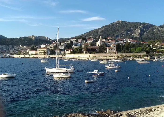 Apartment And Rooms Hvar Vijola