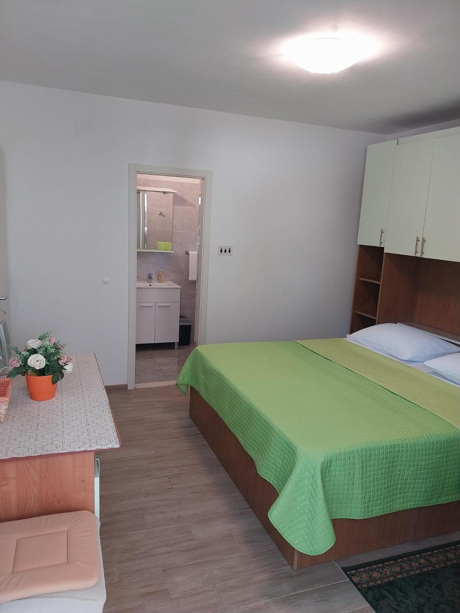 Pensjonat And Hvar Vijola 3*